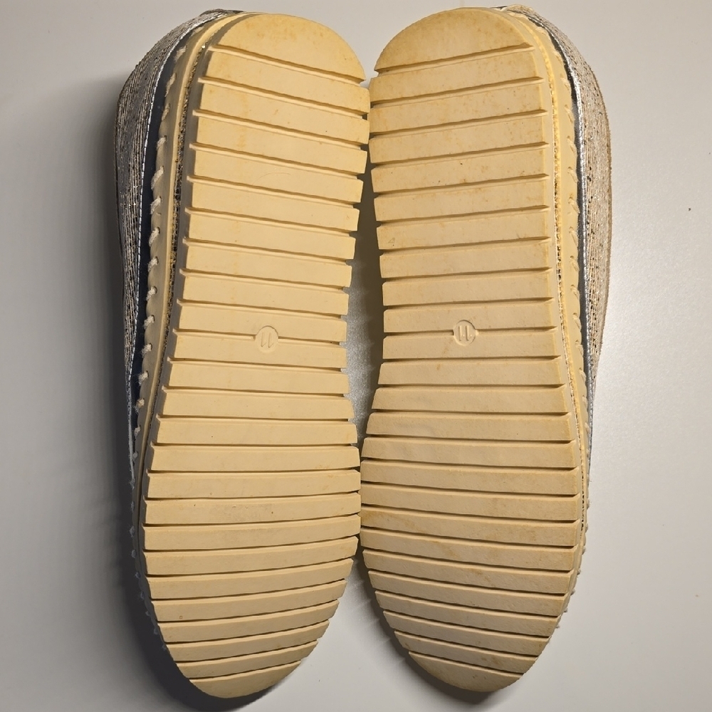 Oli | Gold | Women's | Textured Slip-Ons | Size 11 | Like New - Picture 7 of 8